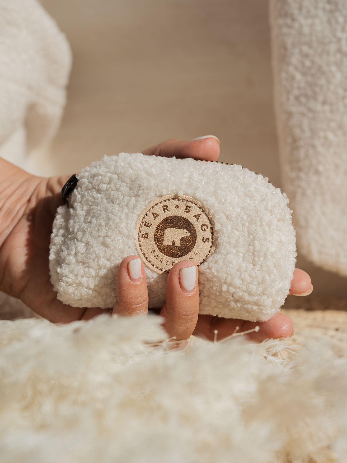 WHITE SHERPA WALLET